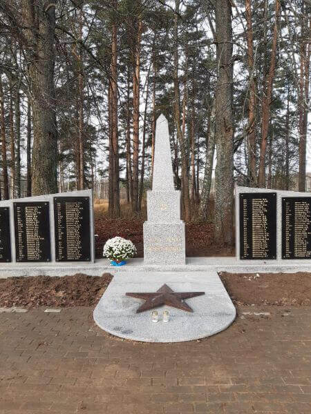 Мемориальные памятники и ансамбли из натурального камня