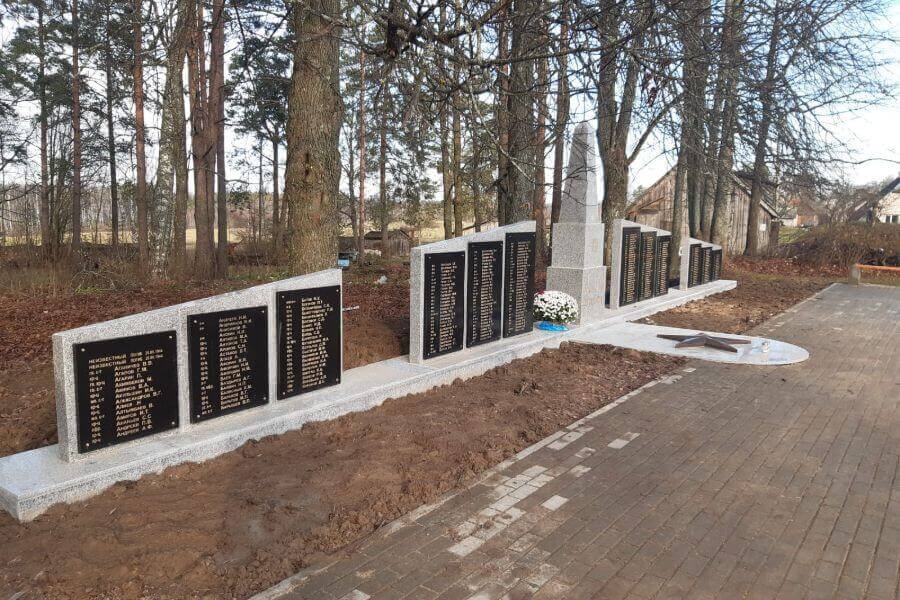 Мемориальные памятники и ансамбли из натурального камня