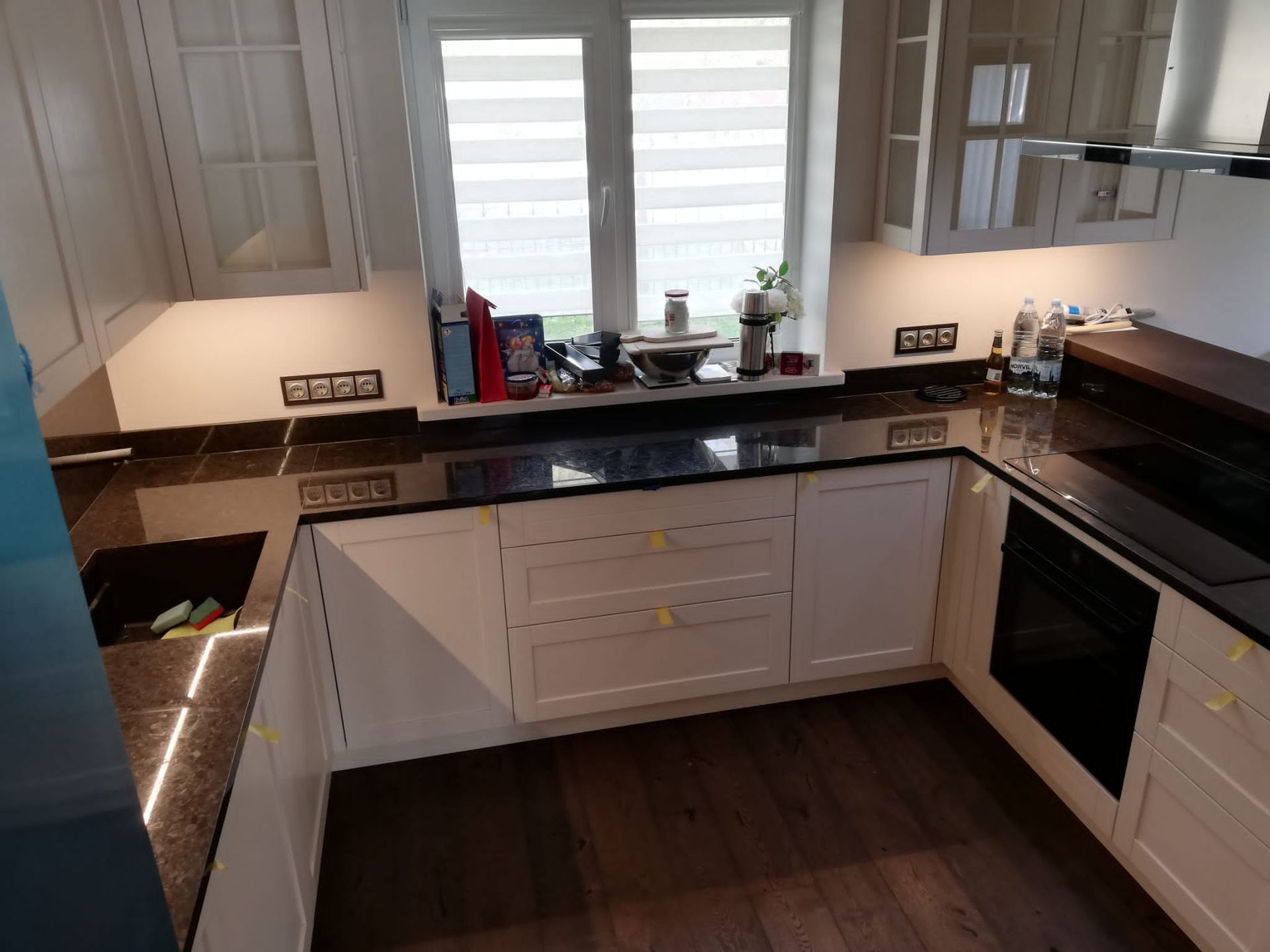 Akmens galda virsmas virtuvei