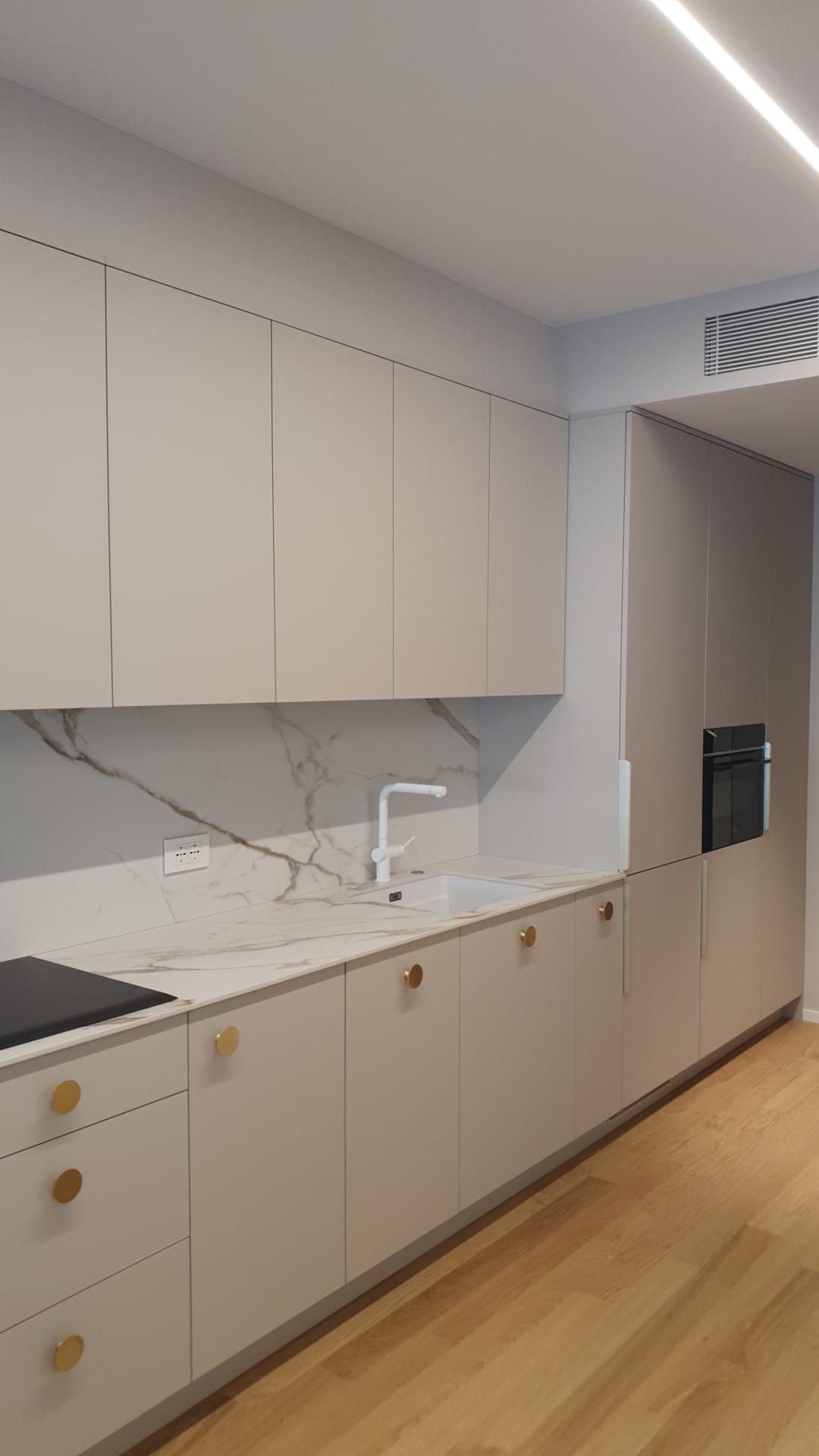 Akmens galda virsmas virtuvei