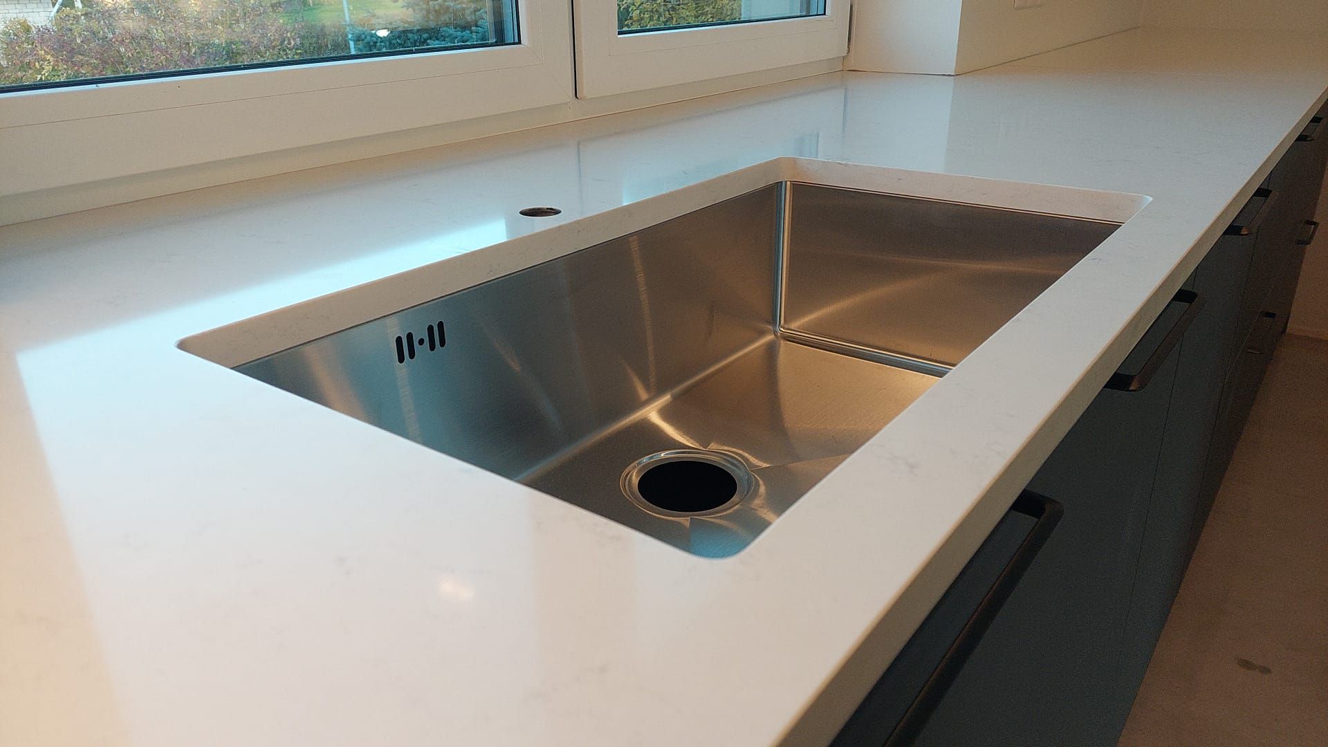 Akmens galda virsmas virtuvei