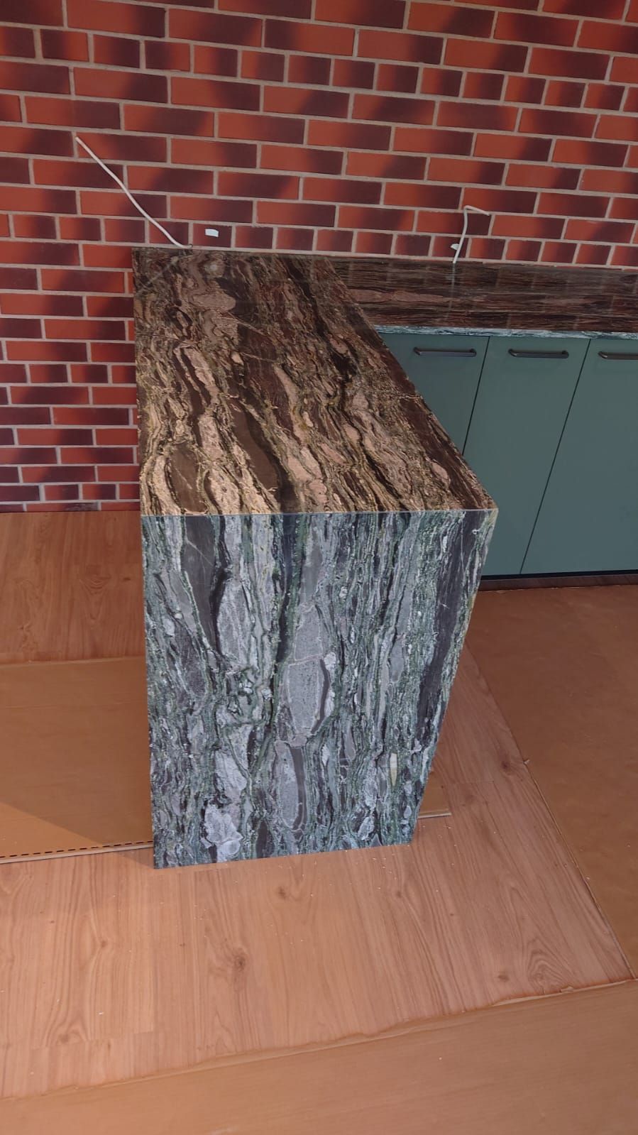 Akmens galda virsmas virtuvei