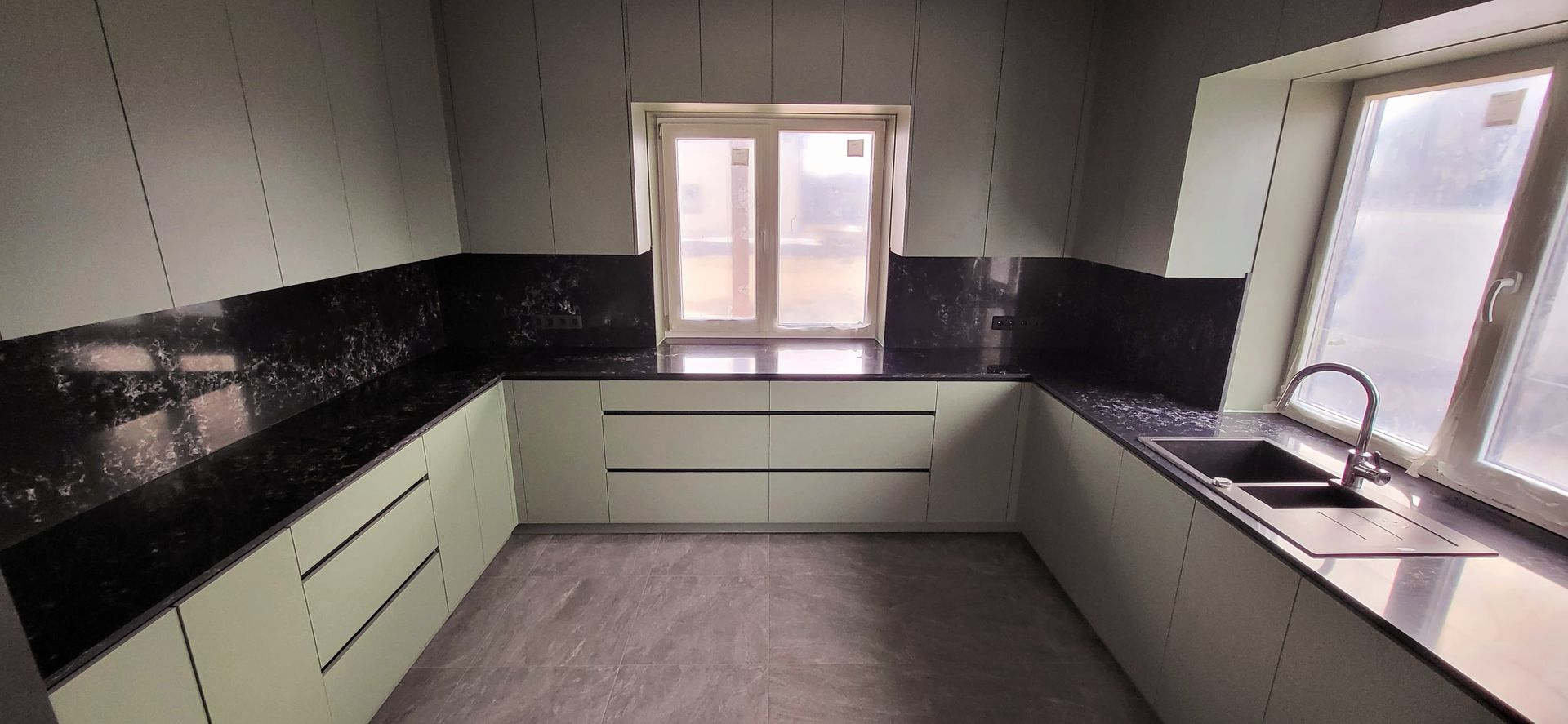 Akmens galda virsmas virtuvei