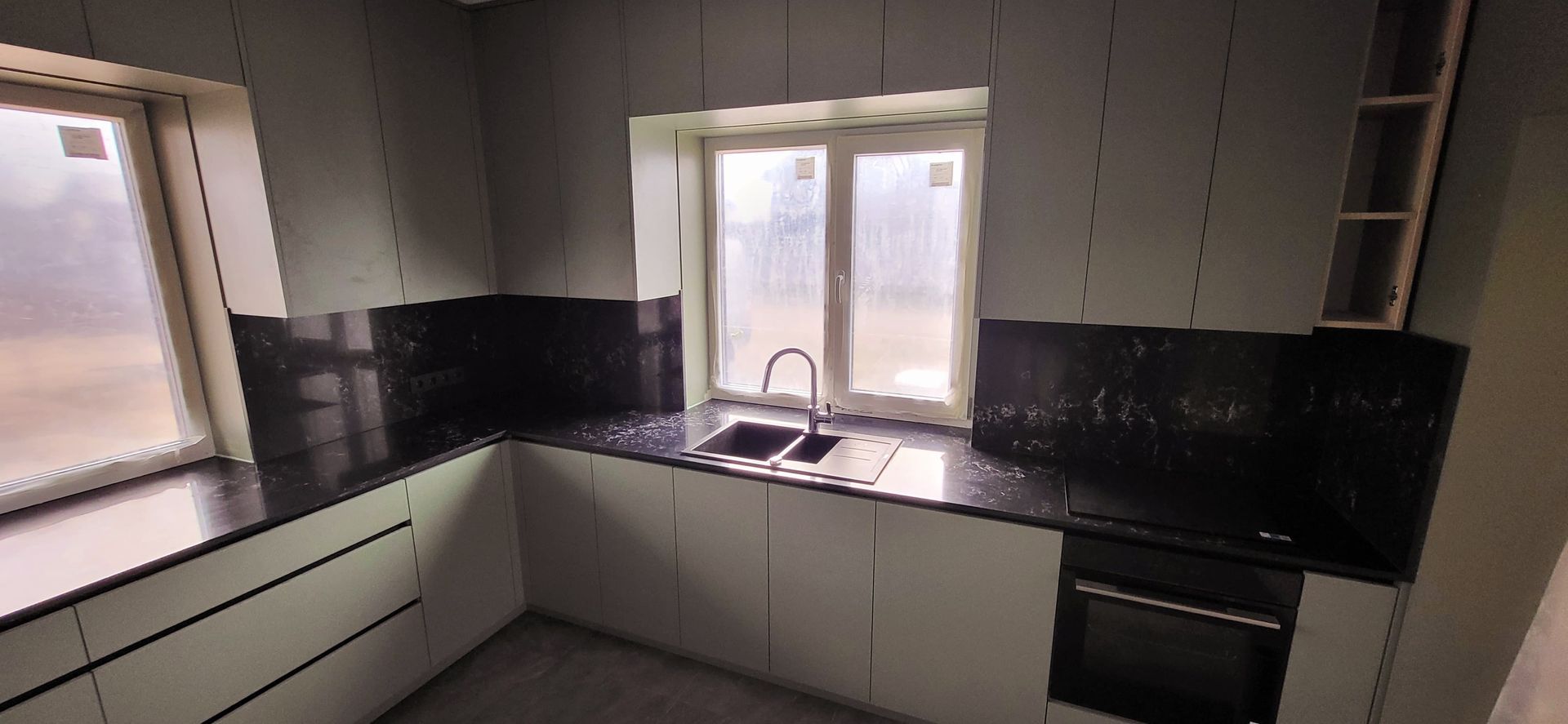 Akmens galda virsmas virtuvei