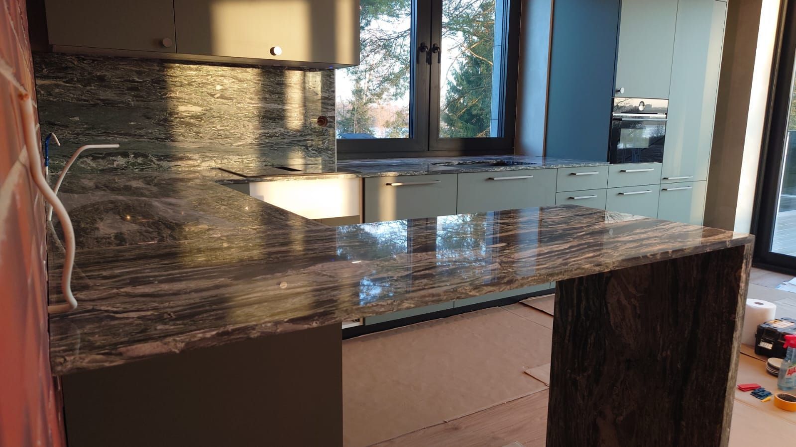 Akmens galda virsmas virtuvei