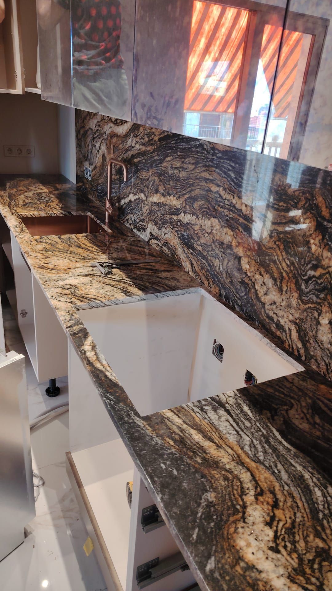 Akmens galda virsmas virtuvei