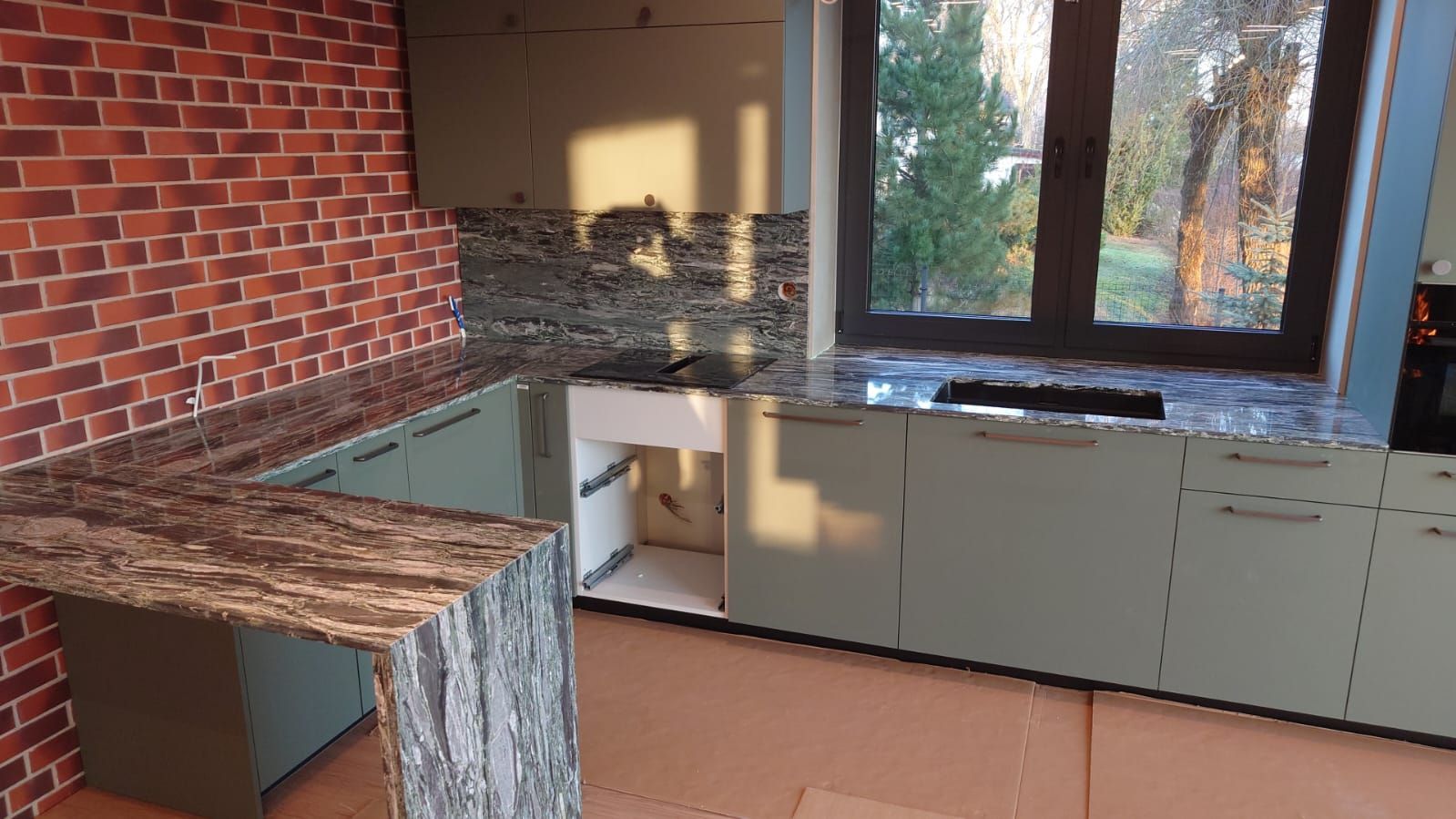 Akmens galda virsmas virtuvei