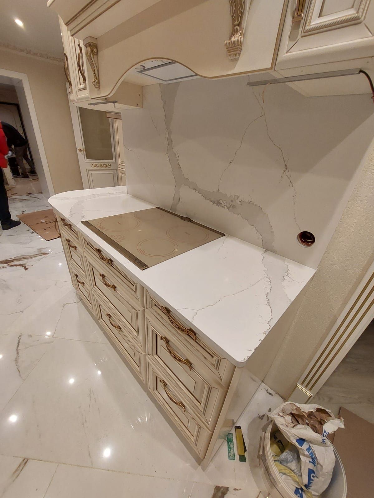 Akmens galda virsmas virtuvei