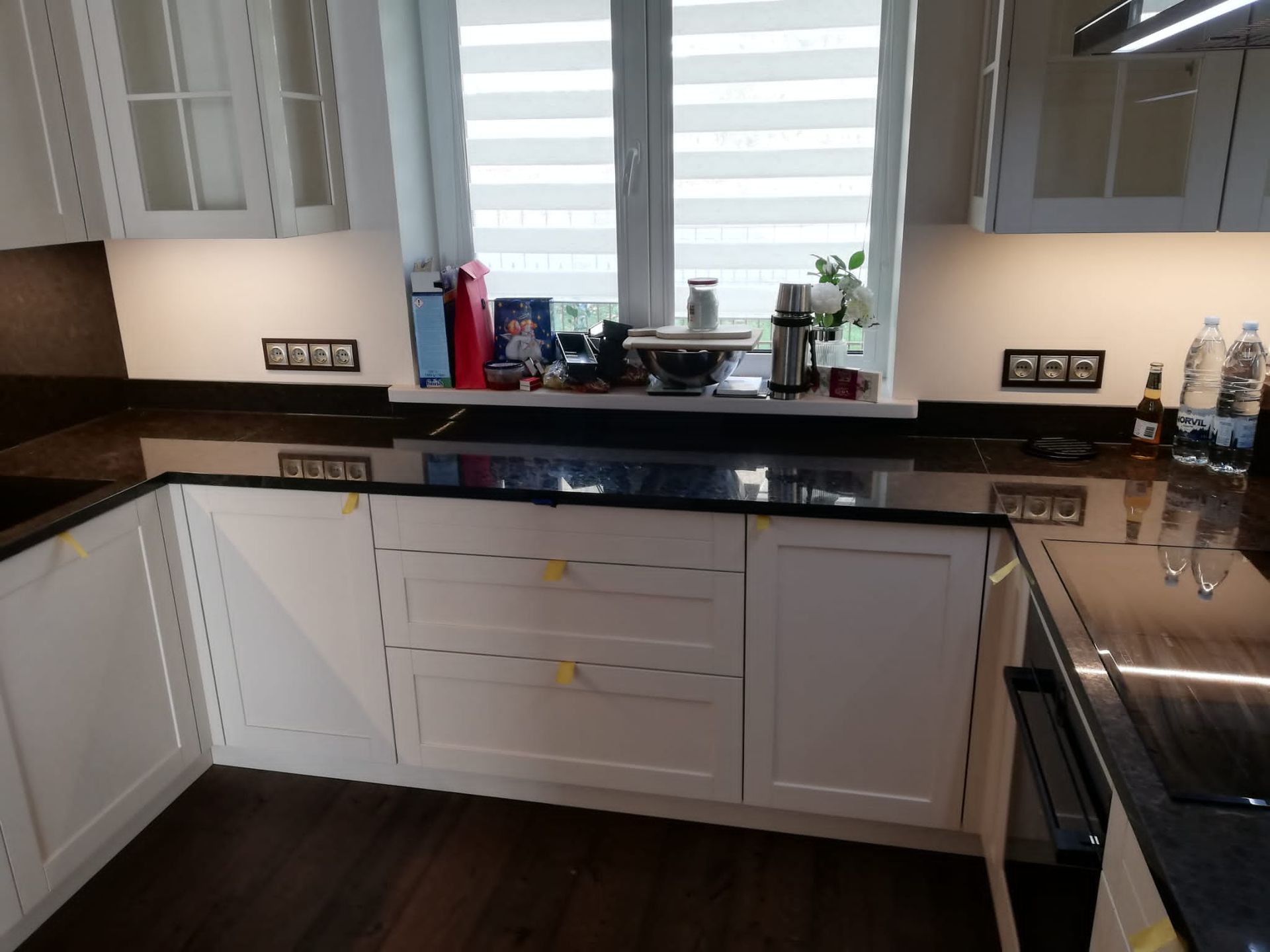 Akmens galda virsmas virtuvei