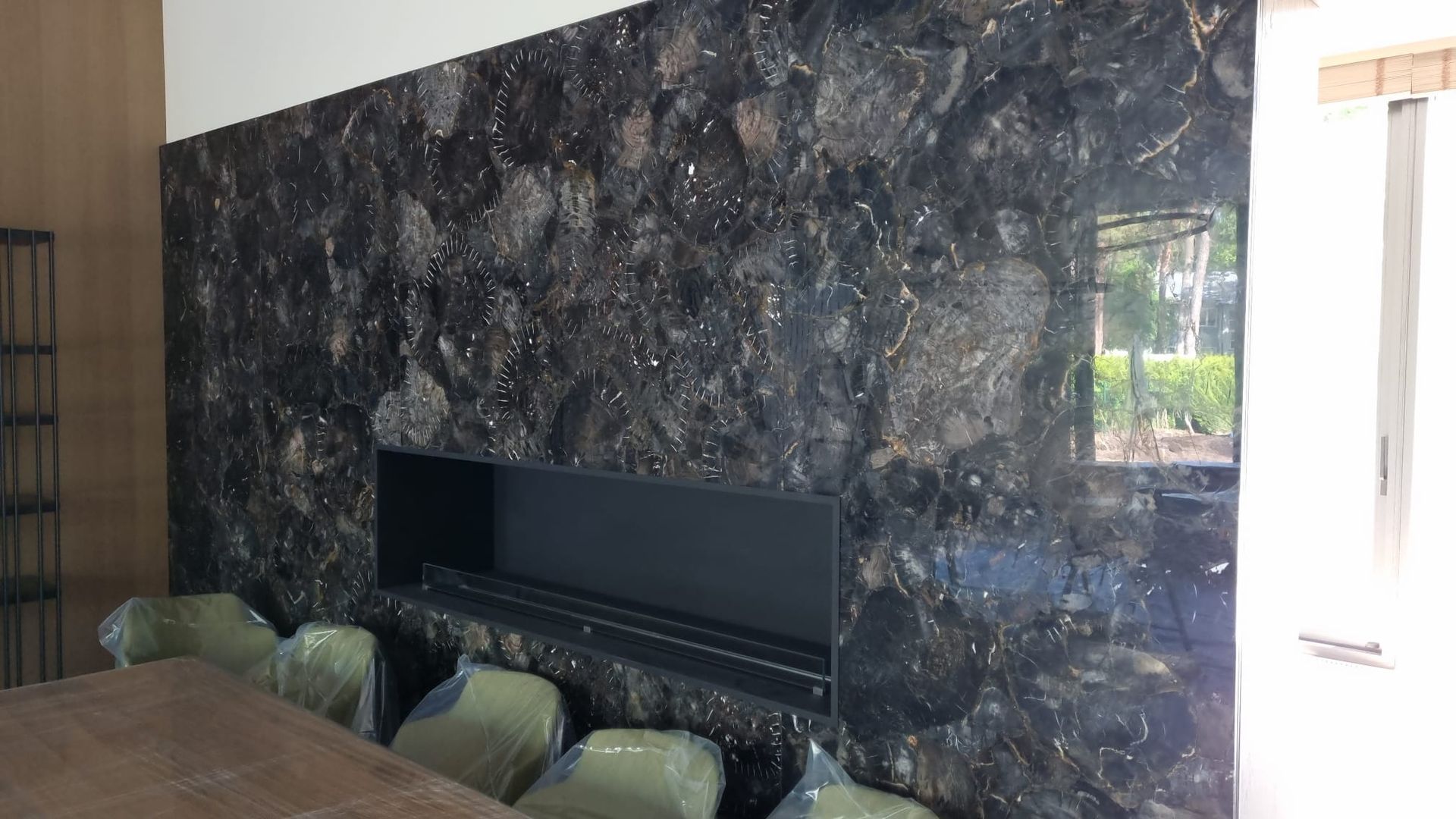 Akmens grīdas un sienas