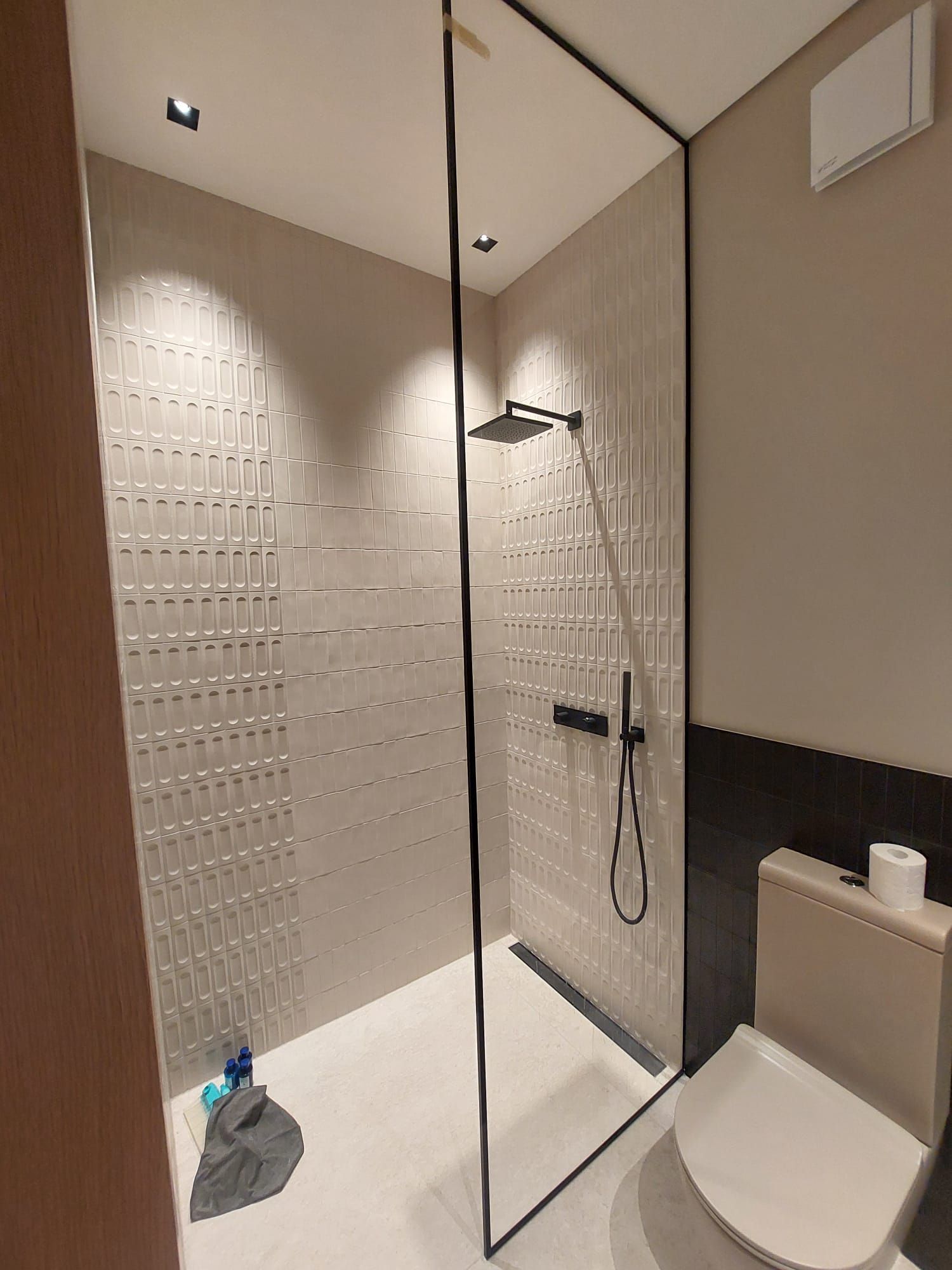 Akmens grīdas un sienas