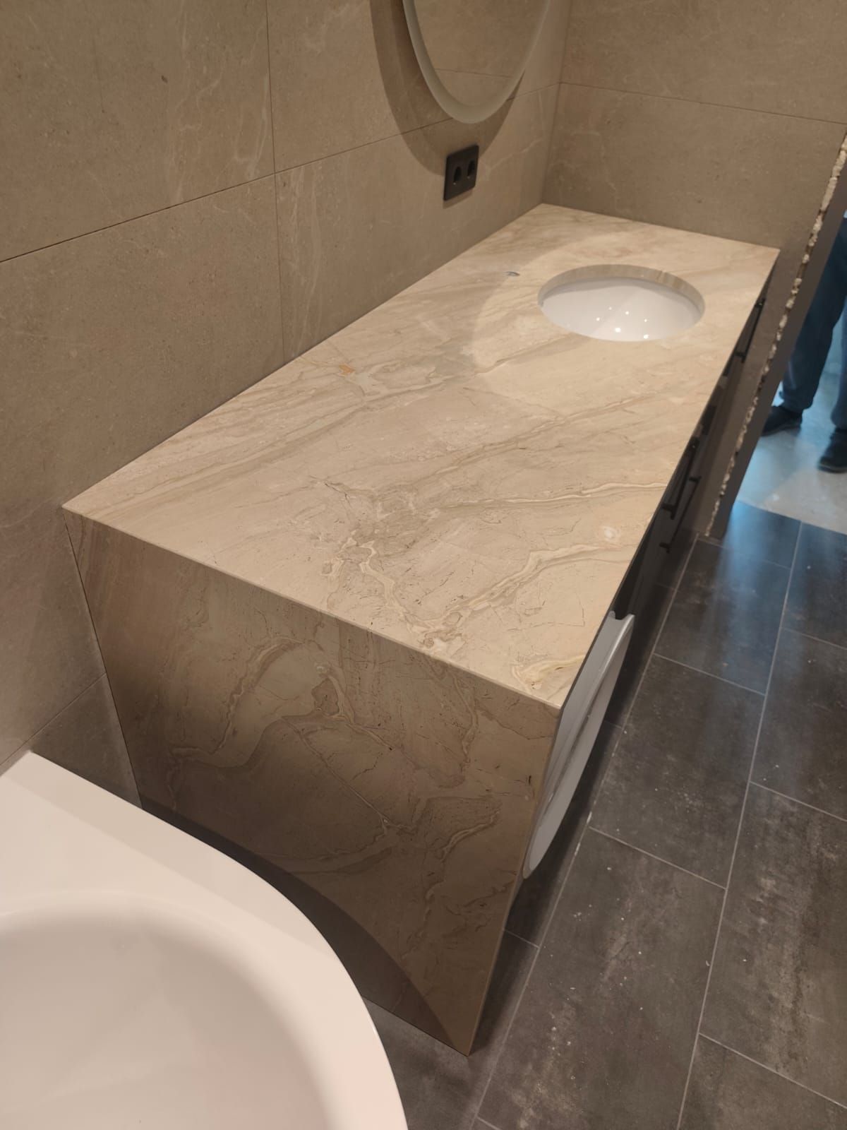 Dabīgais akmens | Akmens virsmas vannas istabai