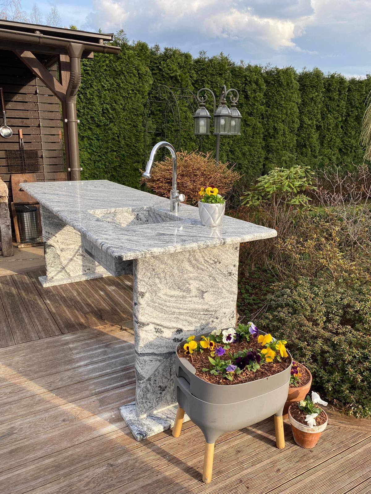 Arhitektūras elementi no dabīgā akmens