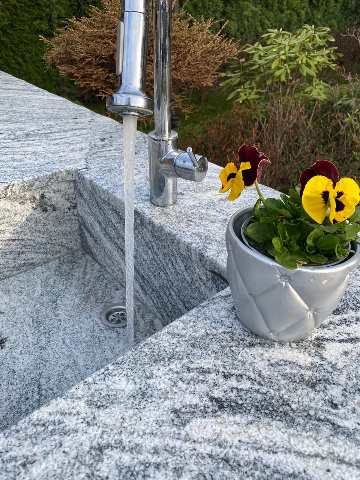 Arhitektūras elementi no dabīgā akmens