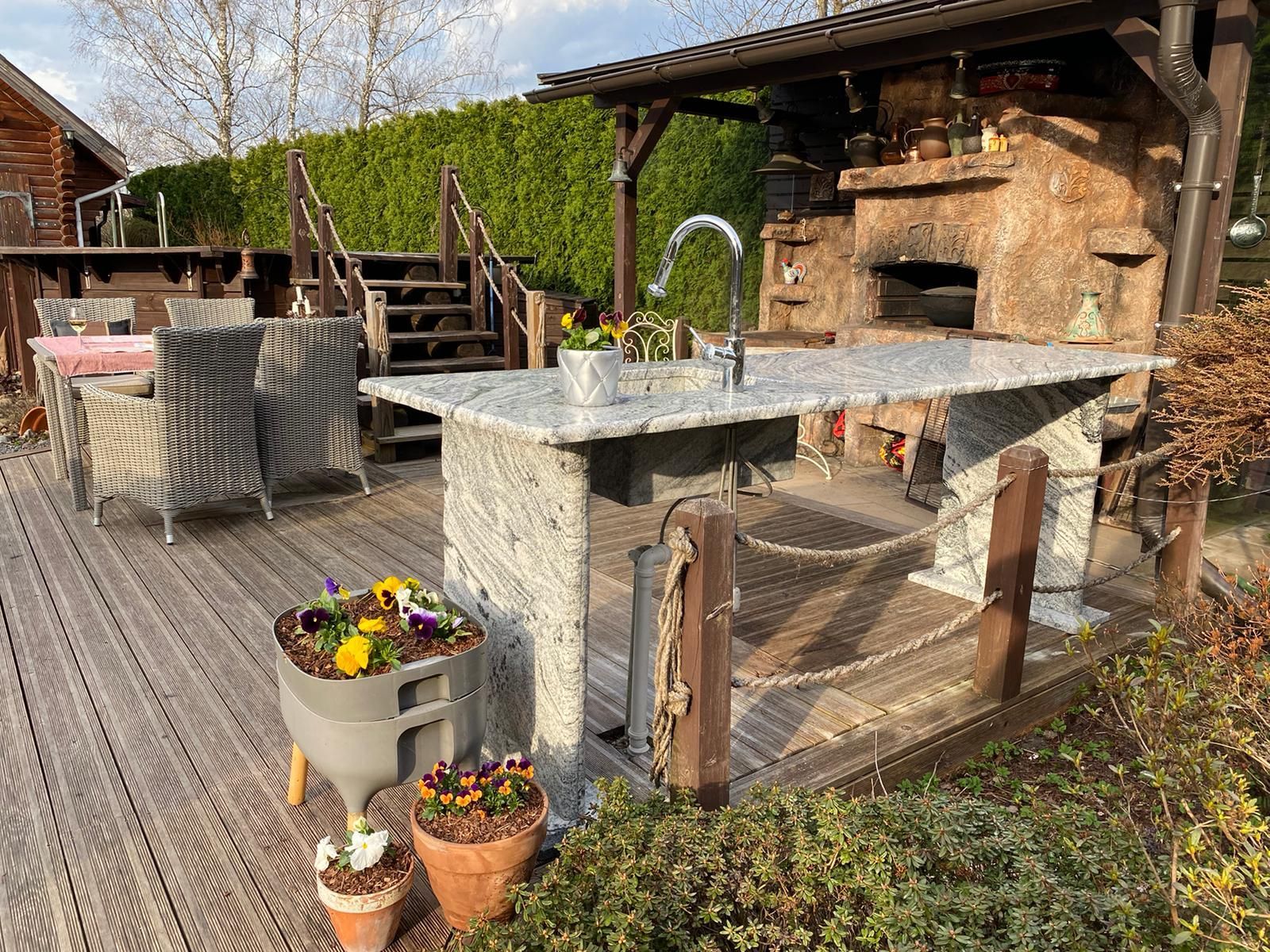 Arhitektūras elementi no dabīgā akmens