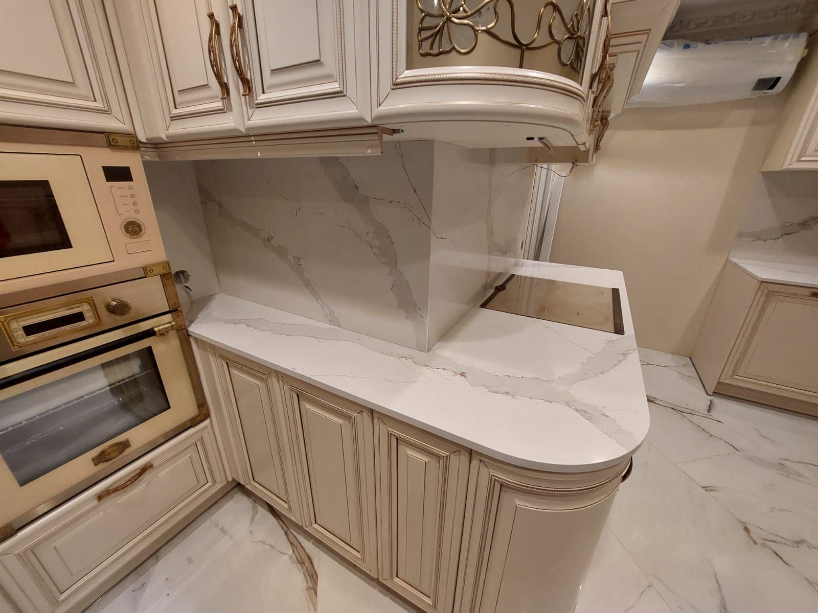 Akmens galda virsmas virtuvei