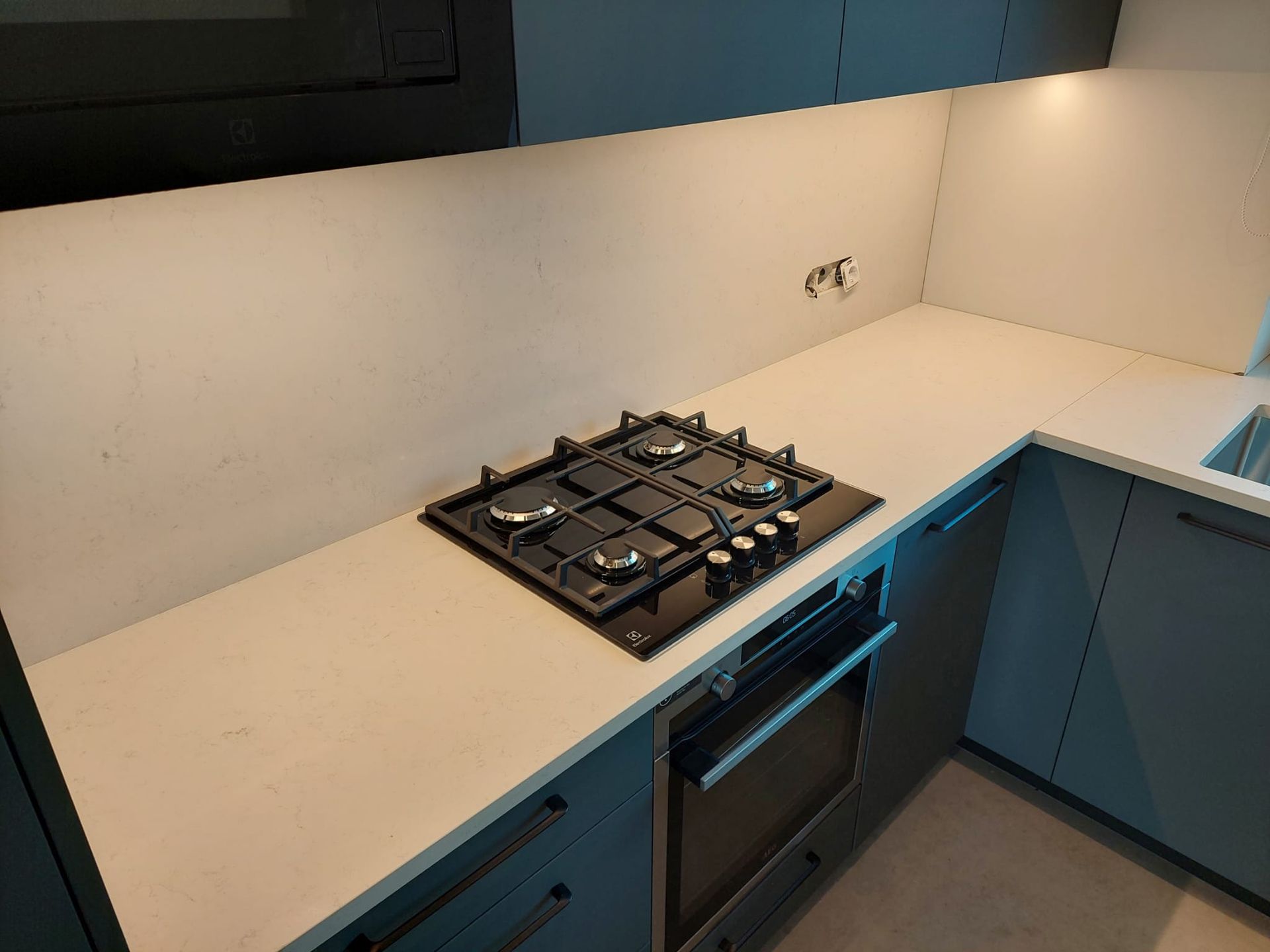 Akmens galda virsmas virtuvei