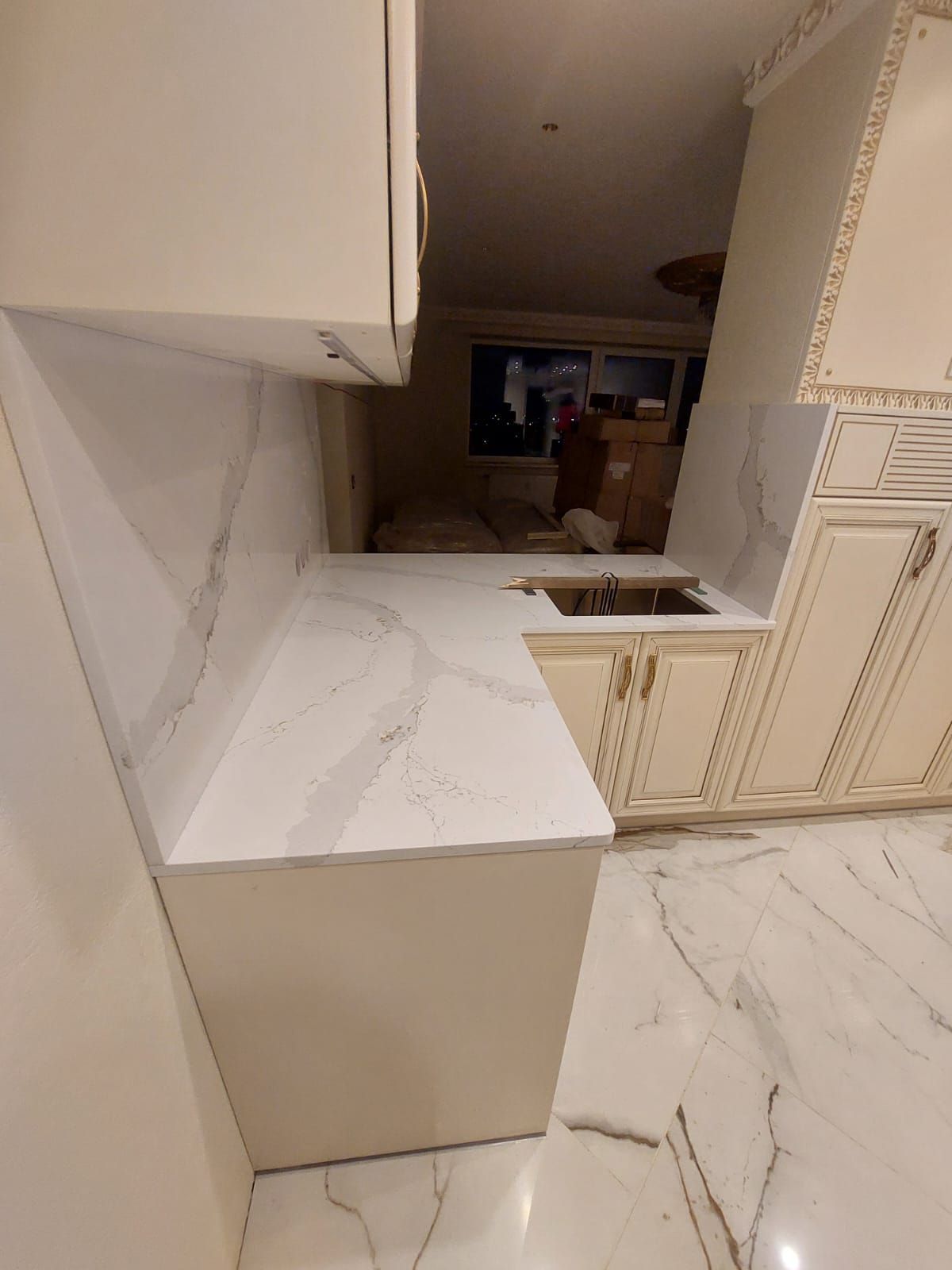 Akmens galda virsmas virtuvei