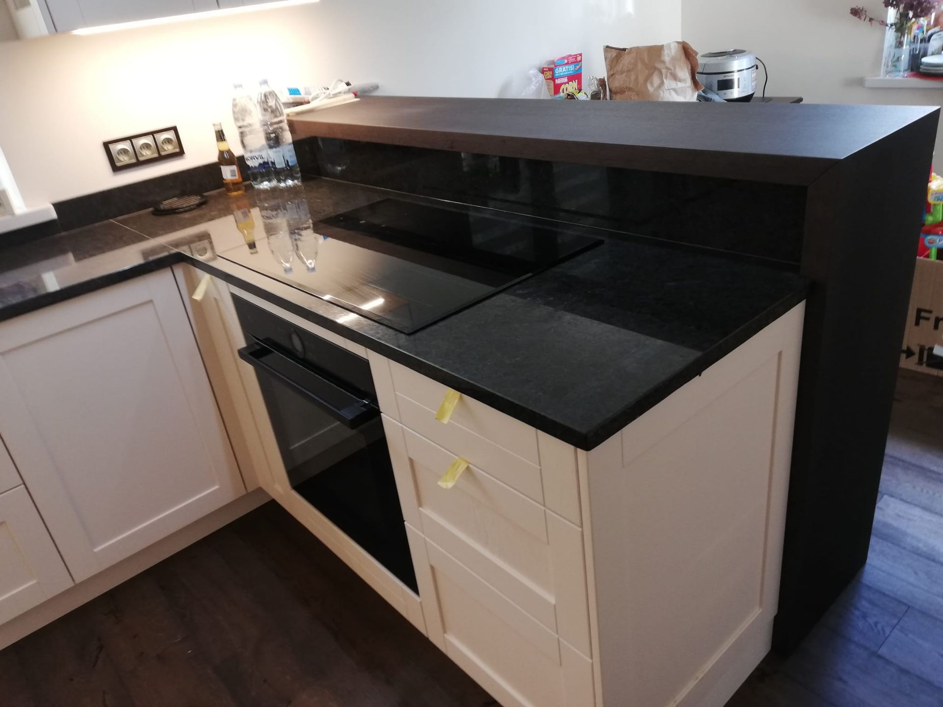 Akmens galda virsmas virtuvei