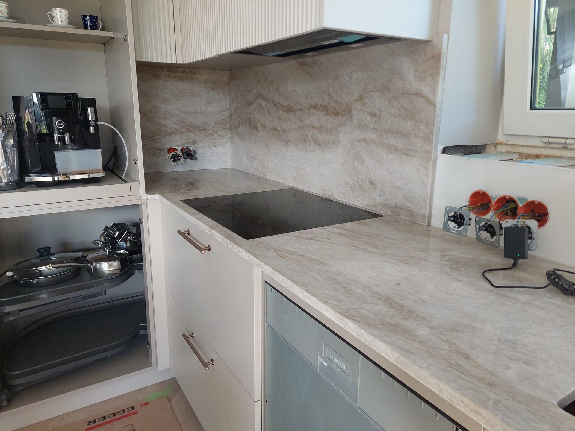 Akmens galda virsmas virtuvei