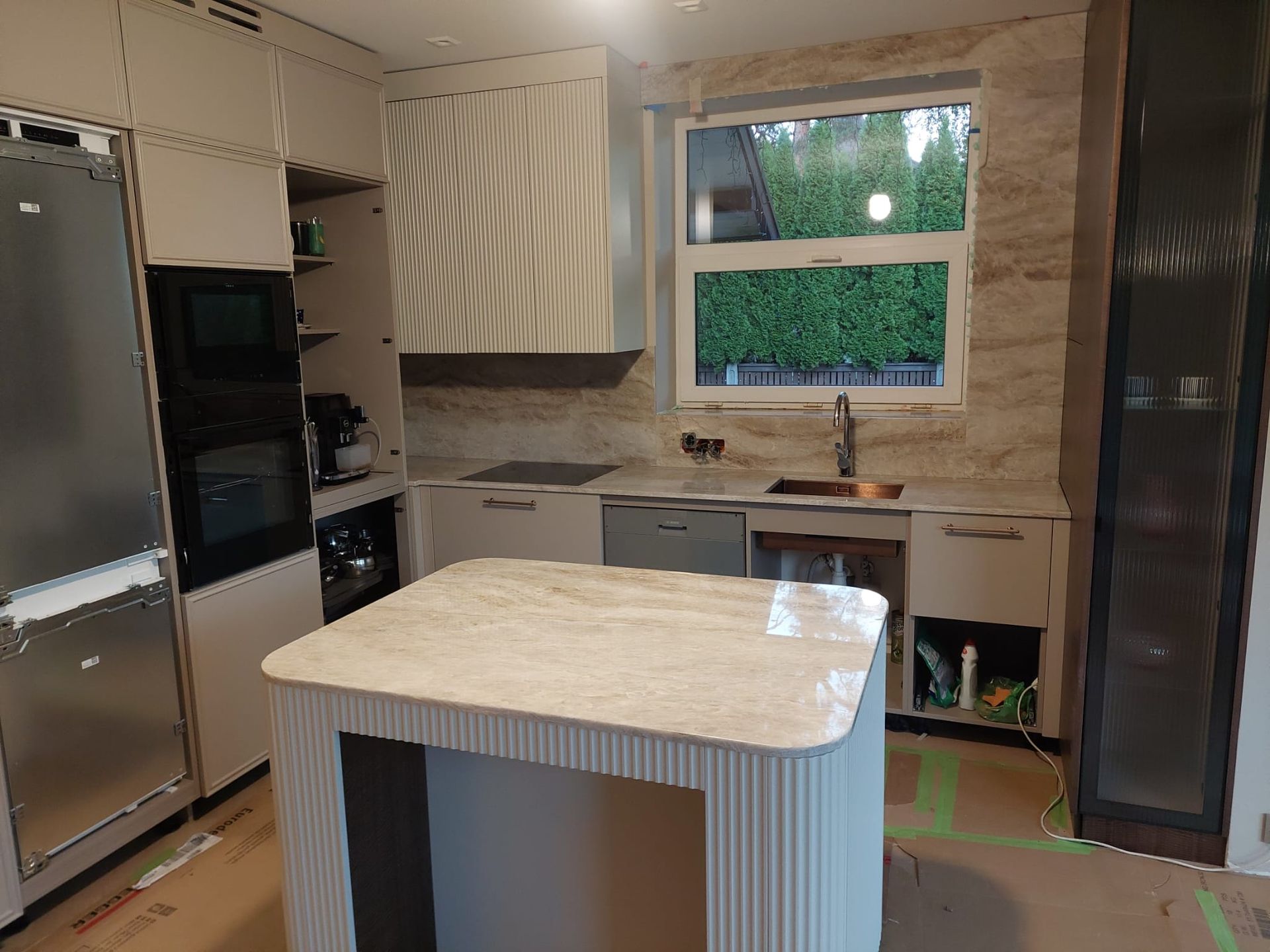 Akmens galda virsmas virtuvei