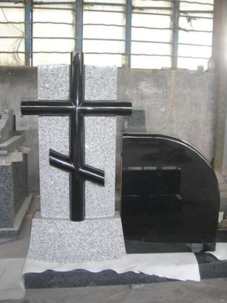 Надгробия и бордюры из натурального камня