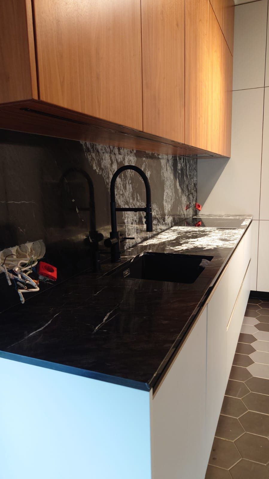 Kvarcīts Kalahari Black, Rīga |  