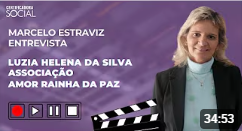 Uma mulher de blazer, Luzia Helena da Silva, é entrevistada por Marcelo Estraviz para o Centro Social. O fundo é roxo e o vídeo tem 34:53 de duração.