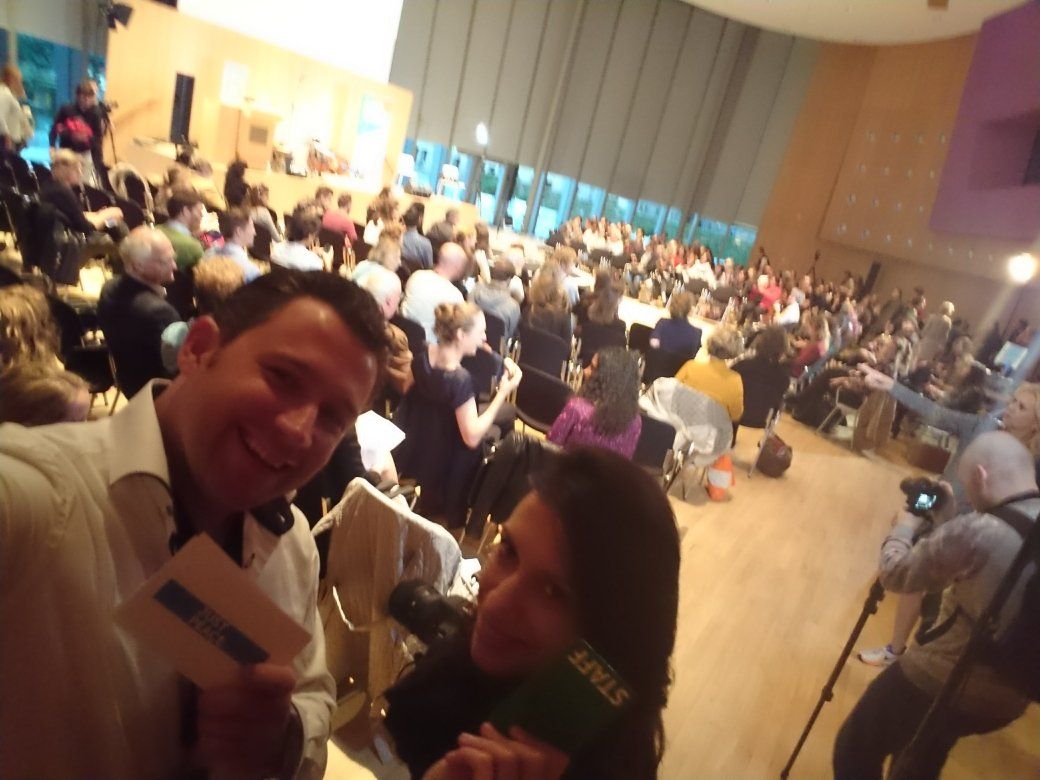 Presenteren en modereren met Milo bij het Just Peace Festival in het Vredespaleis in Den Haag.