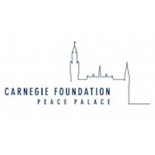 Presenteren en modereren met Milo in het Vredespaleis in Den Haag.