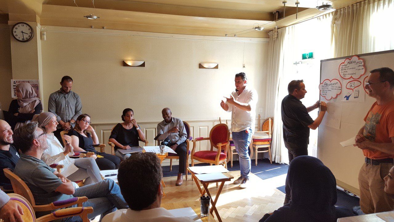 Faciliteren en creatief brainstormen met Milo bij het innovatie platform van de Belastingdienst Toeslagen.