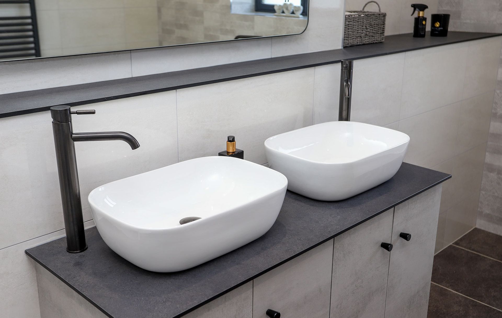 A bathroom with two sinks and a mirror