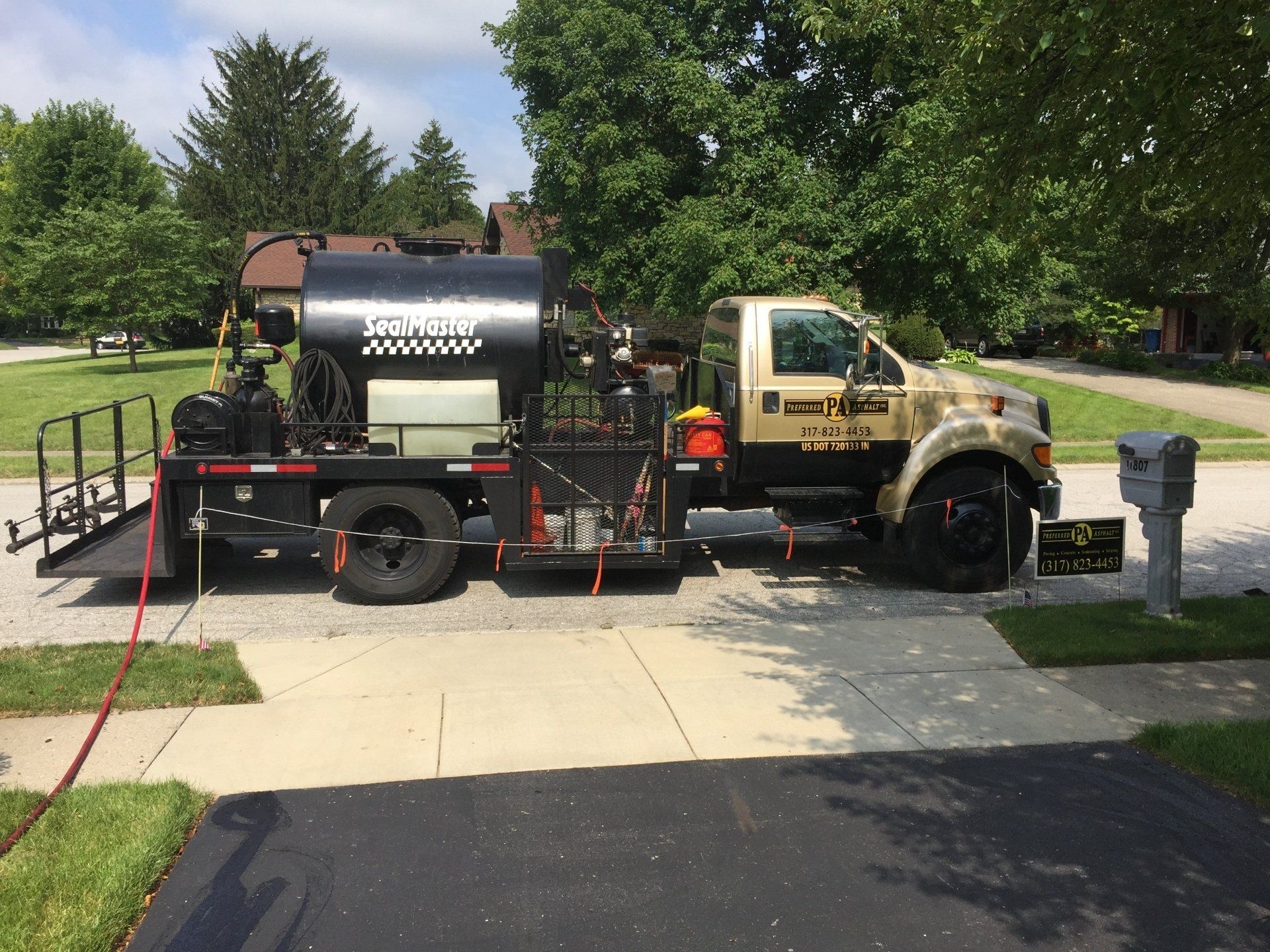 ASPHALT SEALCOATING CONTRACTORS INDIANAPOLIS