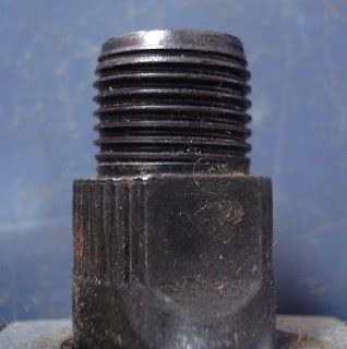 Identifying the left-hand pedal thread