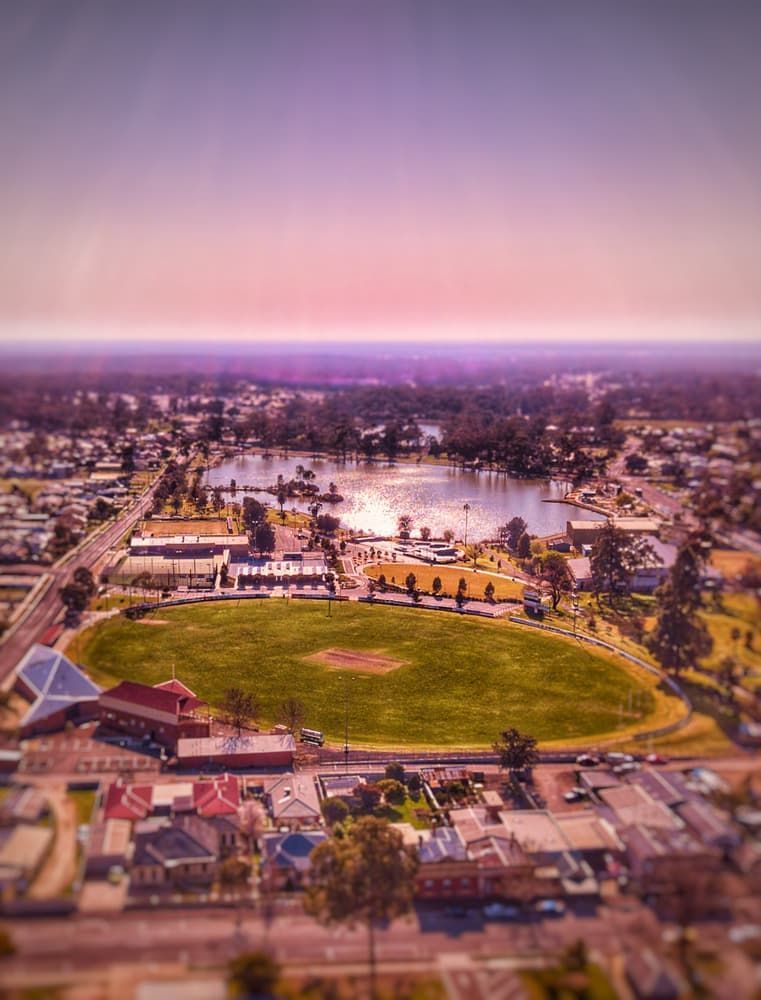 City With A Pond And A Large Green Field - Gardener in Eaglehawk, VIC