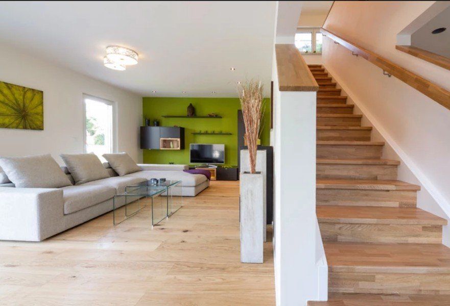 Interno casa in legno e scala