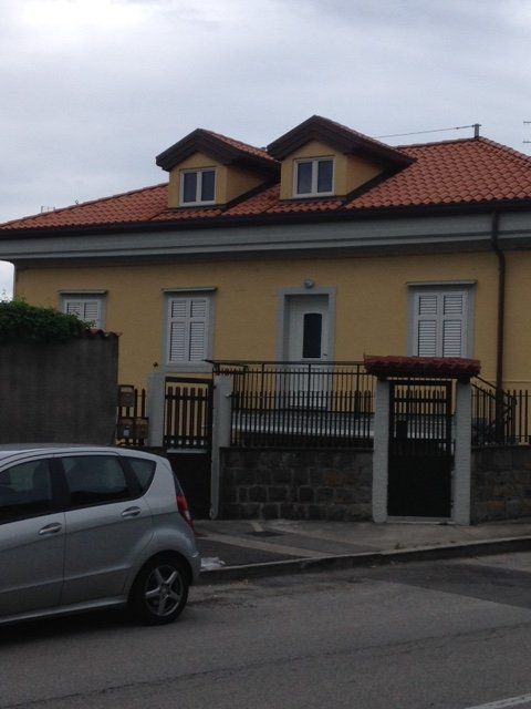 casa con tetto ristrutturato