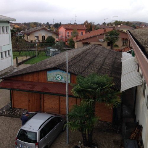 capannone con lastre in amianto