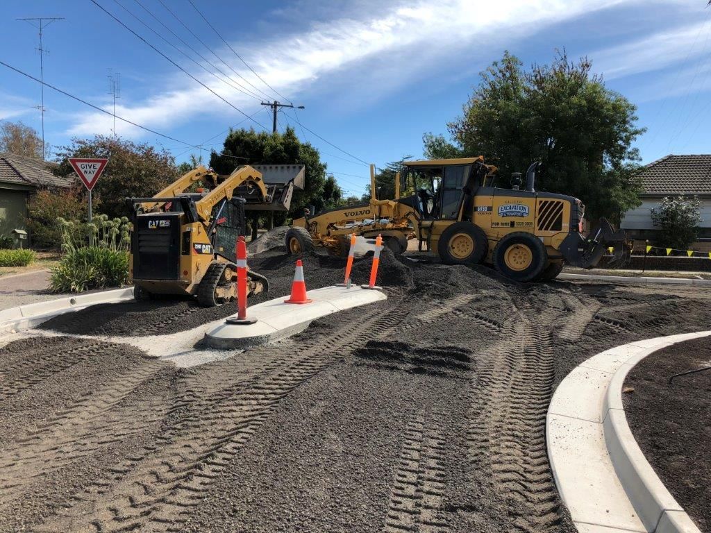2 Heavy Machines — Ballarat VIC — Ballarat Excavation & Transport