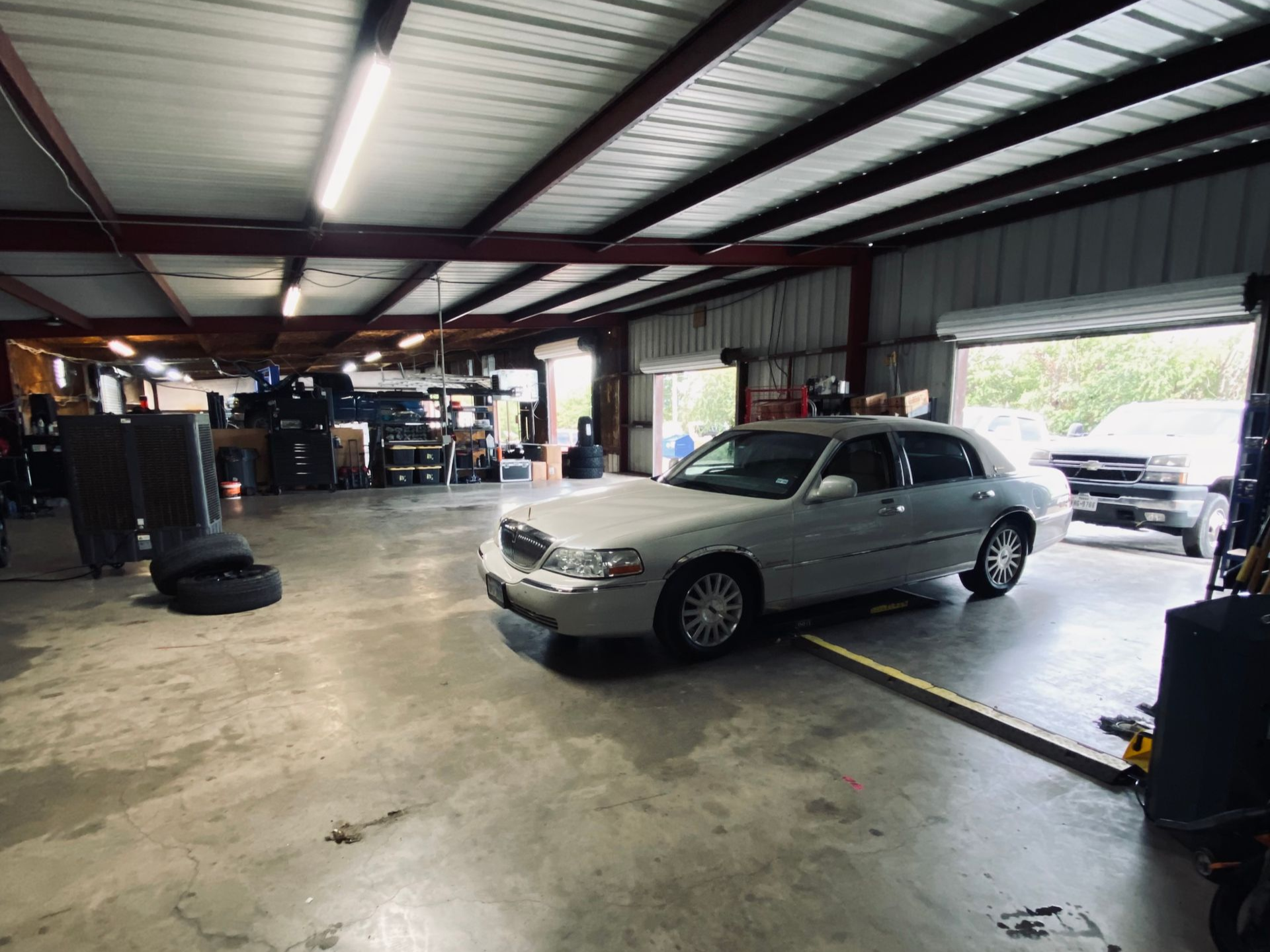 Customer Waiting Lounge At Supply Lane, Granbury, TX | Expert Automotive Solutions