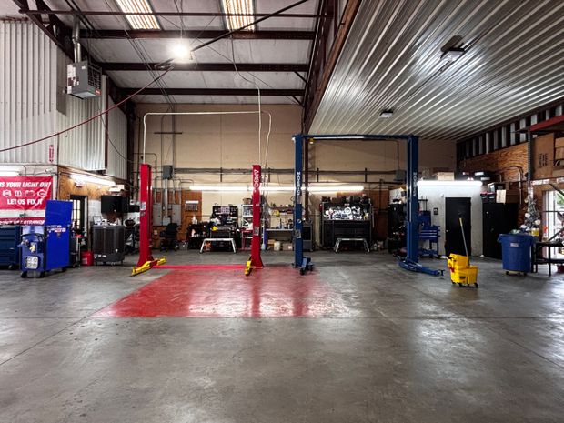 Customer Waiting Area At Granbury, TX Supply Lane Location | Expert Automotive Solutions