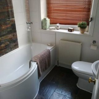 A new bathroom with a curved bath