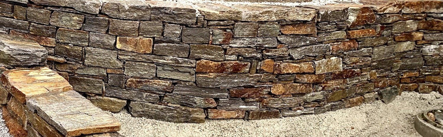 Trockenmauer aus Stainzer Hartgneis