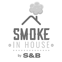 Um logotipo em preto e branco para fumaça em casa por s & b