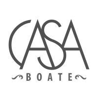 Um logotipo em preto e branco para uma empresa chamada casa boate.