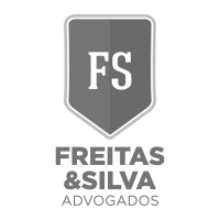O logotipo de freitas & silva advogados é um escudo com a letra fs nele.