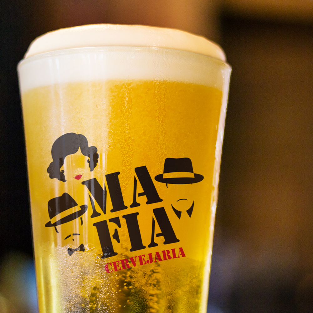 Um copo de cerveja que diz ma fia cervejaria
