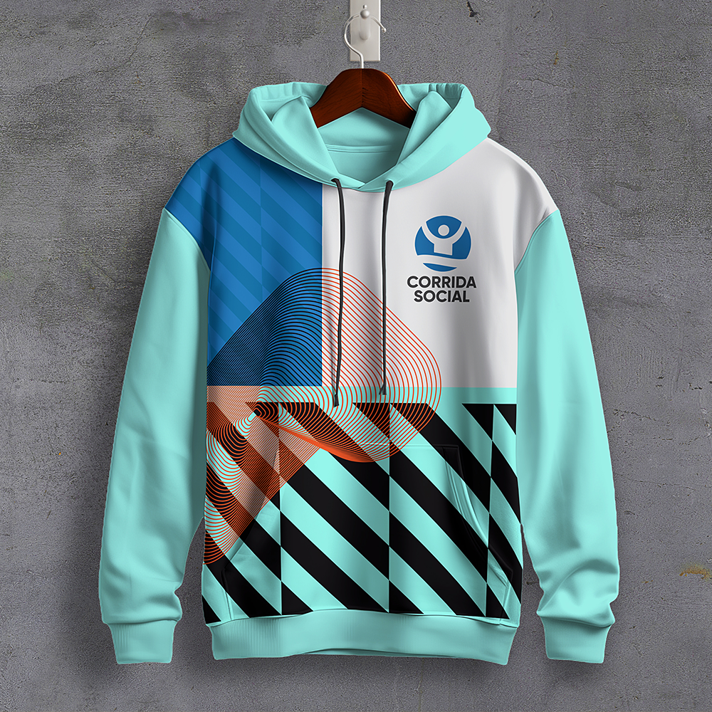 Um moletom com capuz que diz corrida social está pendurado em um cabide