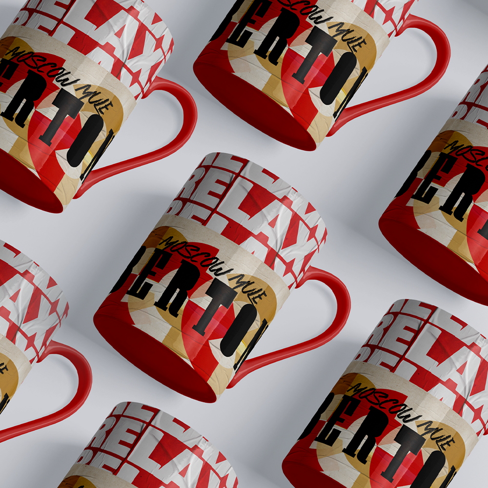 Um grupo de canecas de café com a palavra gato nelas