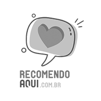 Um logotipo preto e branco com um coração dentro de um balão de fala.